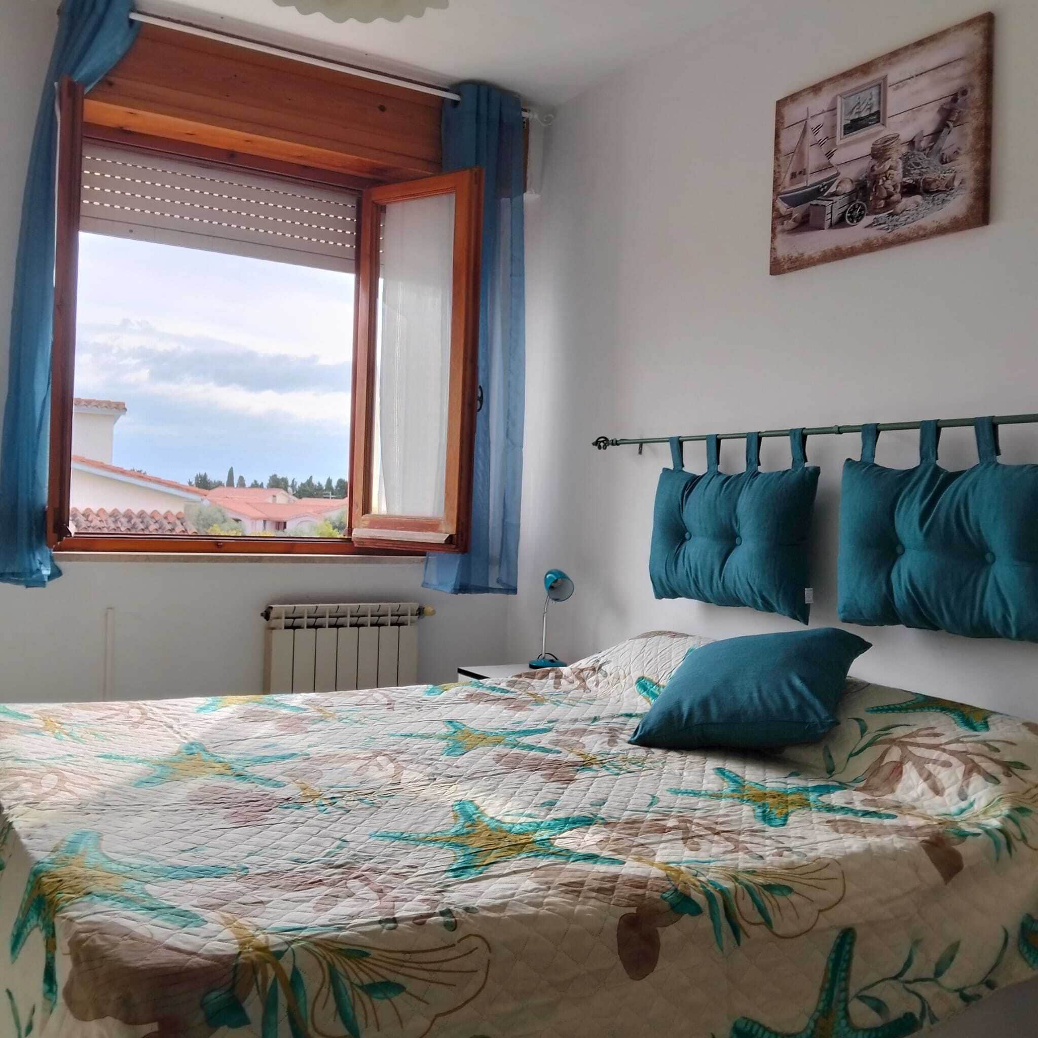 2 bedrooms, iron/ironing board, bed sheets