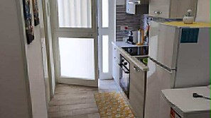 Private kitchen - One-room/mini-apartment in Sperlonga. (Sperlonga)