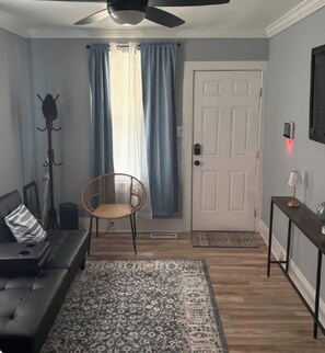 Living area - Cozy and fully furnished (Savannah)