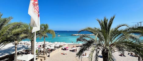 Beach nearby, beach towels