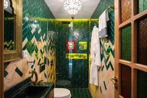 Hair dryer, towels, soap, toilet paper - Dar Zohra- The Moroccan bride. (Tangier)