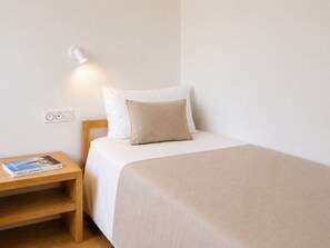 1 bedroom, in-room safe, desk, iron/ironing board