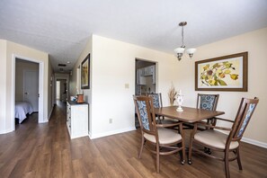 Dining - Keystone Garden Villa C (Indianapolis)