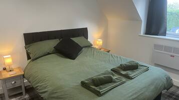 Deluxe Double Room, Ensuite | Iron/ironing board, free WiFi