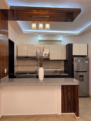 Private kitchen - Stylish Boutique Condo in Cancun • Pool • WiFi • Perfect Escape (Cancún)