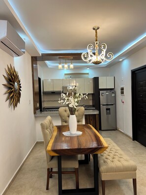 Dining - Stylish Boutique Condo in Cancun • Pool • WiFi • Perfect Escape (Cancún)