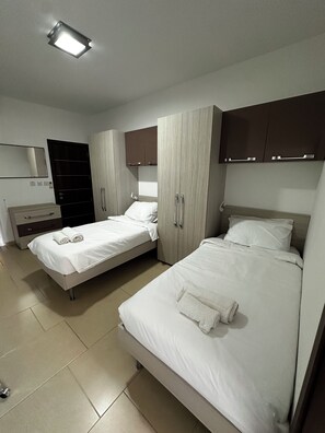 Room - Seafront Stay - Modern Apartment (San Pawl il-Baħar)