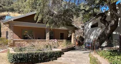 Historic Bisbee Retreat - Huge Private Porch -Walk to Town