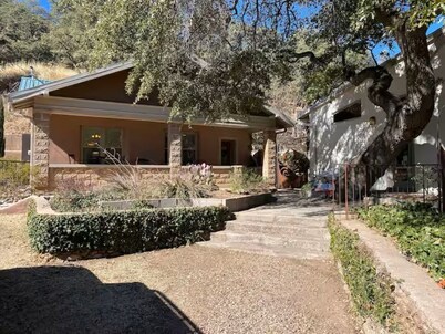 Historic Bisbee Retreat - Huge Private Porch -Walk to Town