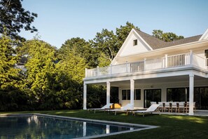 Pool - Brand new East Hampton house with pool and hot tub, 5 min to town (East Hampton)