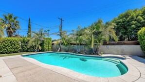 Pool - Modern & Spacious Canoga Park Retreat with Parking (Los Angeles)