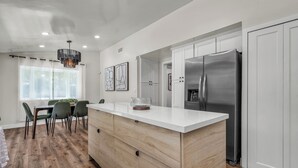 Dining - Modern & Spacious Canoga Park Retreat with Parking (Los Angeles)