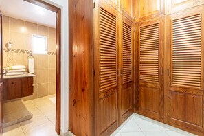 Apartment, 2 Schlafzimmer, Balkon, Poolblick | Badezimmer