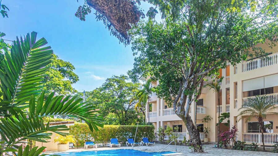 Charming 2-bedroom Apartment by the Alicia Beach