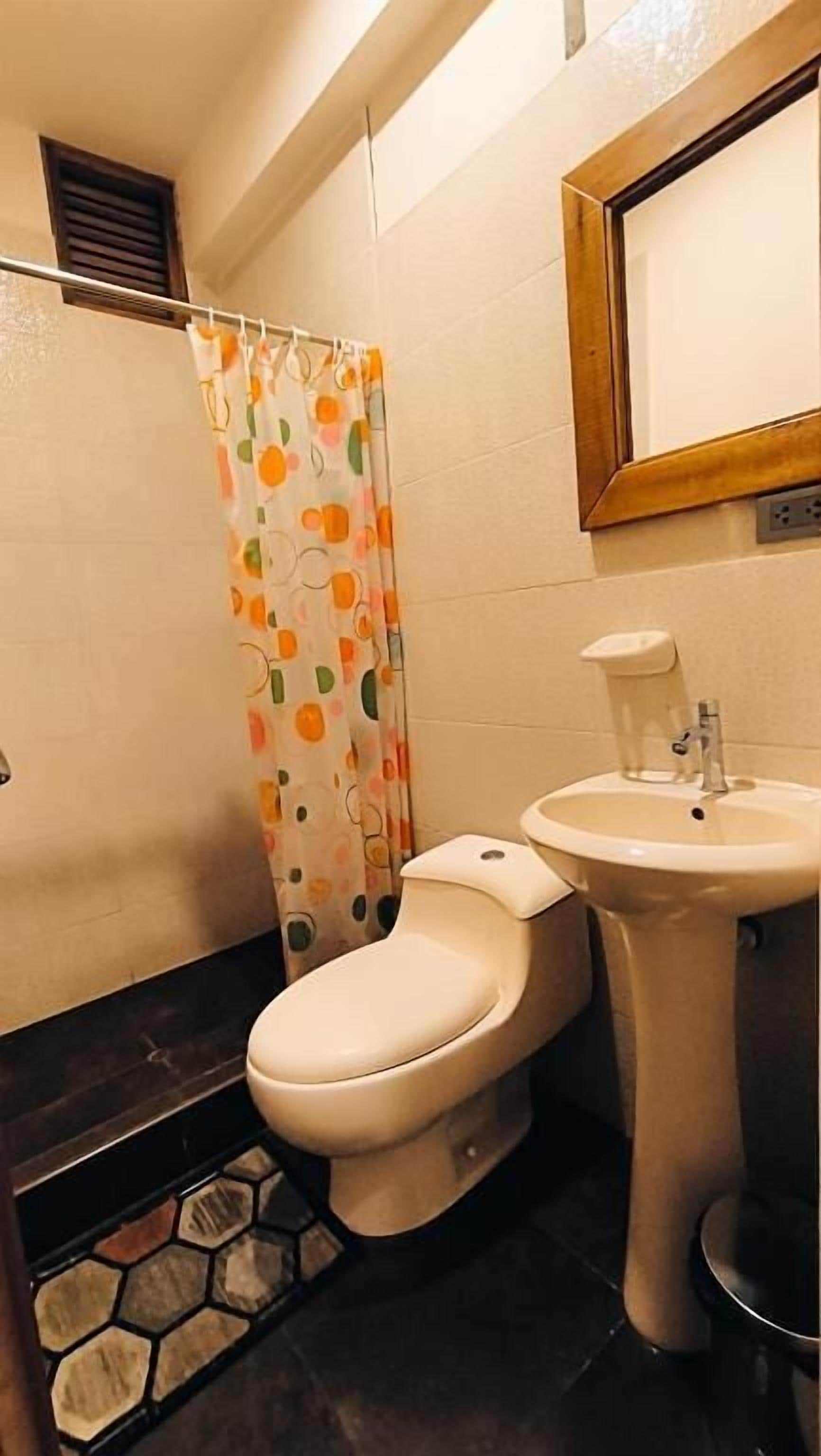 Quarto quádruplo família, vista para o jardim | Banheiro