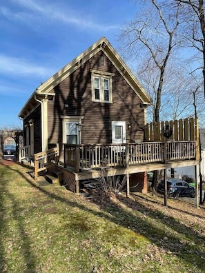 Exterior - Cottage by the Castle – Downtown Spencer (Spencer)