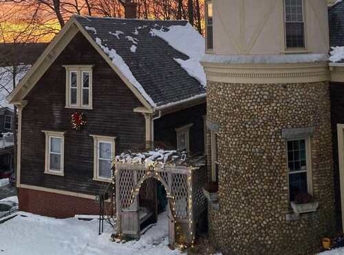 Cottage by the Castle – Downtown Spencer