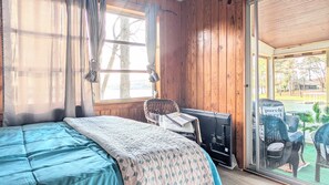 Room - Lakefront Cottage Retreat - 5 Miles from Oaklawn (Hot Springs)