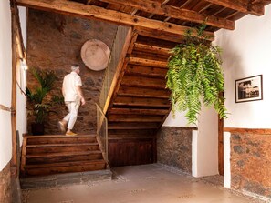 Interior - 'Laguna Cool Living Moderna 5 Suite' with Shared Terrace, Shared Garden and Wi-Fi (La Laguna)