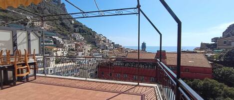 Family Penthouse, 1 Bedroom, Terrace, Sea View | Property grounds