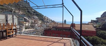 Penthouse in the historical center with sea view 5 minutes away from main square