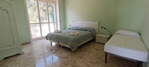 Family Penthouse, 1 Bedroom, Terrace, Sea View - Penthouse in the historical center with sea view 5 minutes away from main square (Amalfi)
