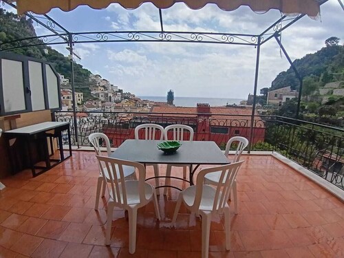 Penthouse in the historical center with sea view 5 minutes away from main square