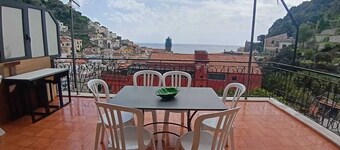Penthouse in the historical center with sea view 5 minutes away from main square