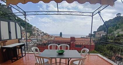 Penthouse in the historical center with sea view 5 minutes away from main square