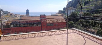 Penthouse in the historical center with sea view 5 minutes away from main square