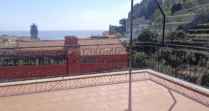 Penthouse in the historical center with sea view 5 minutes away from main square
