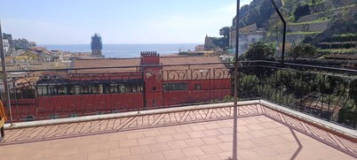 Penthouse in the historical center with sea view 5 minutes away from main square