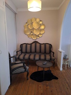 Living area - Vrbo Property (Saumur)