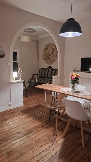 Dining - Vrbo Property (Saumur)