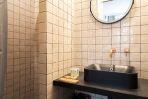 Shower, hair dryer - TheBlueStay 269 - Cosy Studio- Heart of  Paris (Paris)
