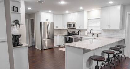 The Highland House • Cozy • 3BR • Fireplace • Patio