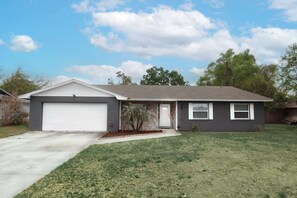 Exterior - The Highland House • Cozy • 3BR • Fireplace • Patio (Lakeland)