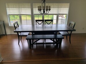 Dining - Cozy 2-bedroom, lofted house in fabulous La Crescent with AC (La Crescent)
