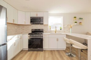 House, 2 Bedrooms | Interior - Cute Newly Remodeled Home Close to Notredame 2bed (Mishawaka)