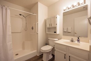 Bathroom - Keystone Garden Villa B (Indianapolis)