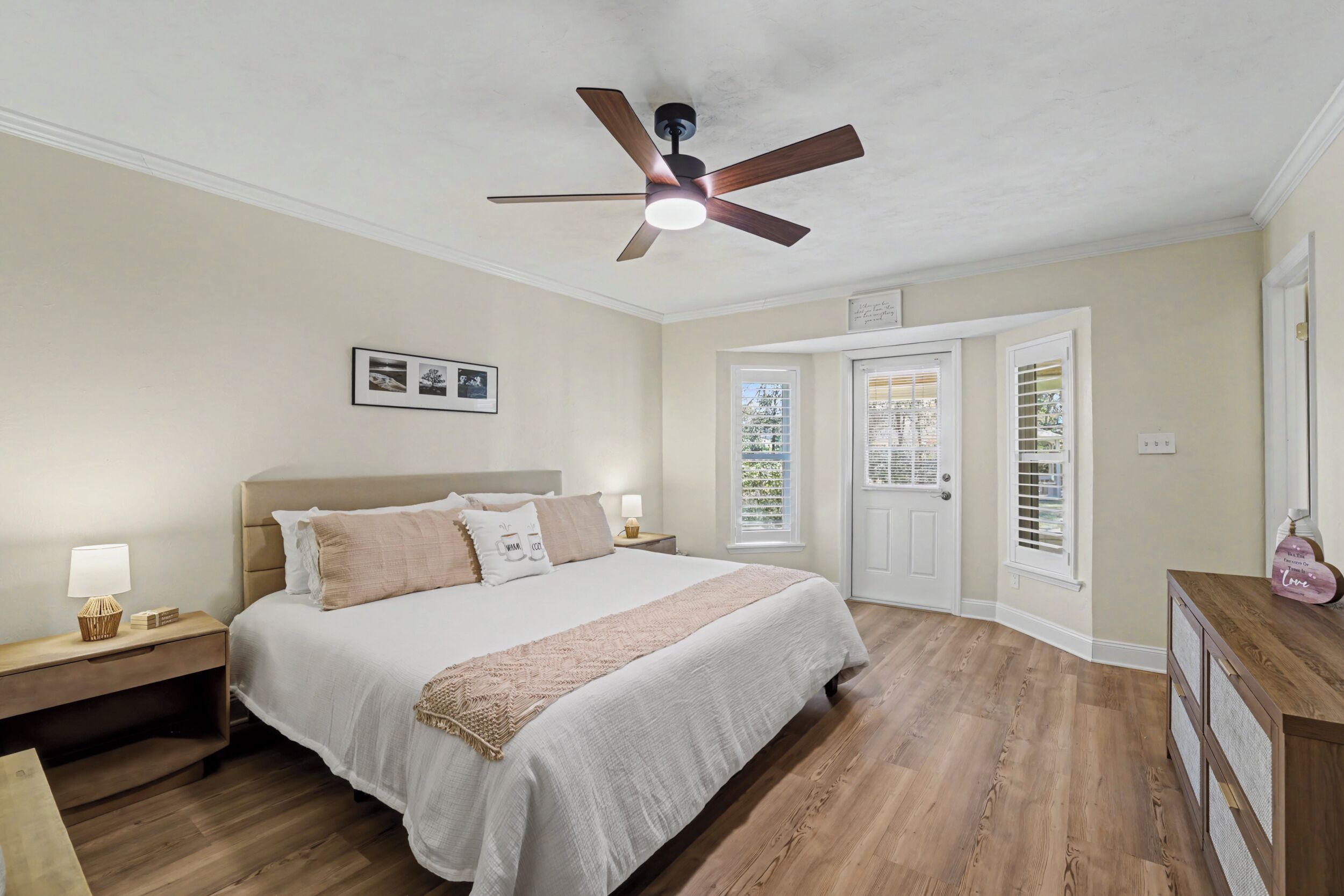 3 bedrooms, iron/ironing board, WiFi, bed sheets