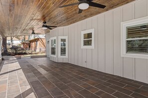 Exterior detail - Renovated 3BR Retreat W/ BBQ Grill, 80" TV, Fireplace, Big Yard, Sleeps 10 (Tallahassee)