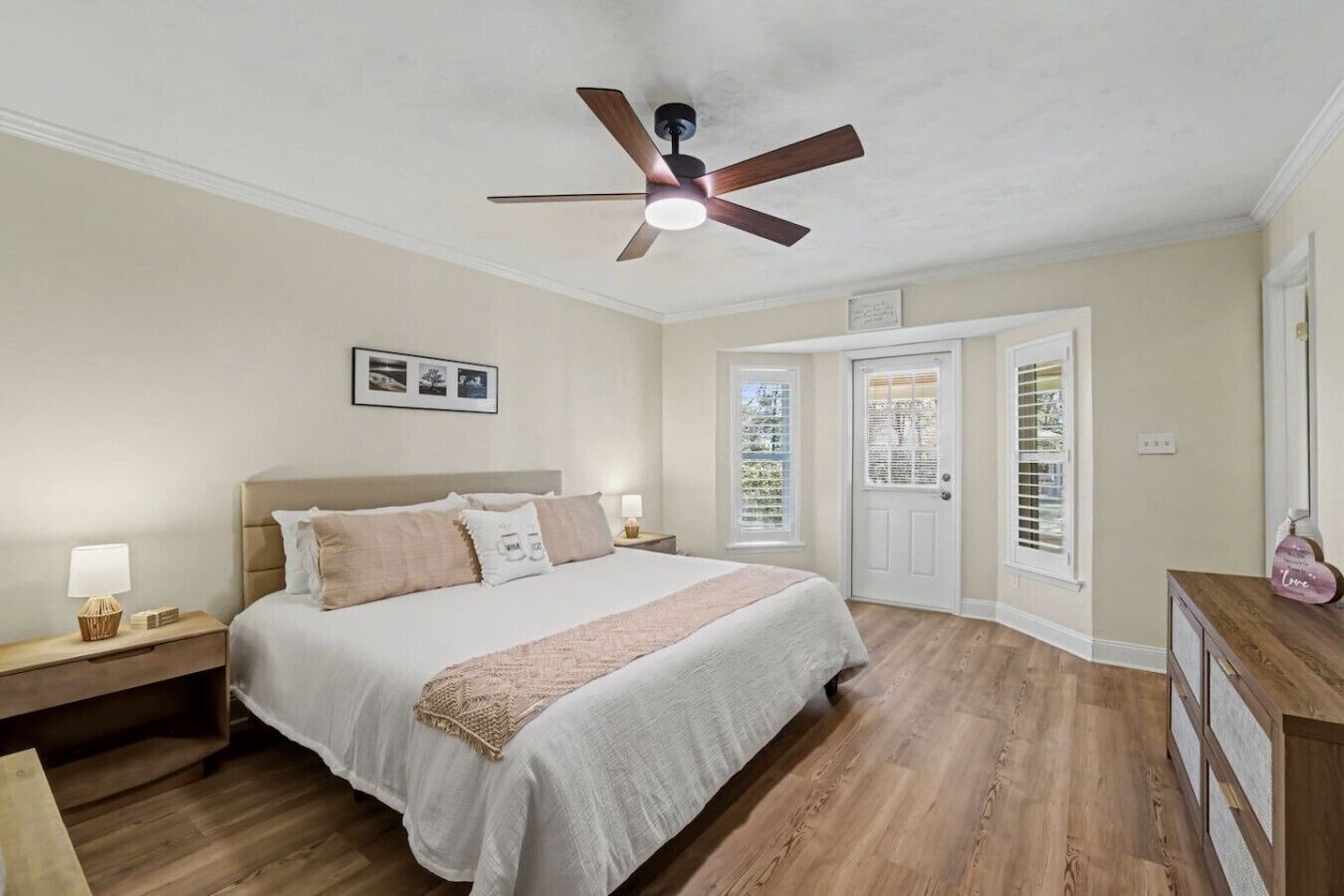 3 bedrooms, desk, WiFi