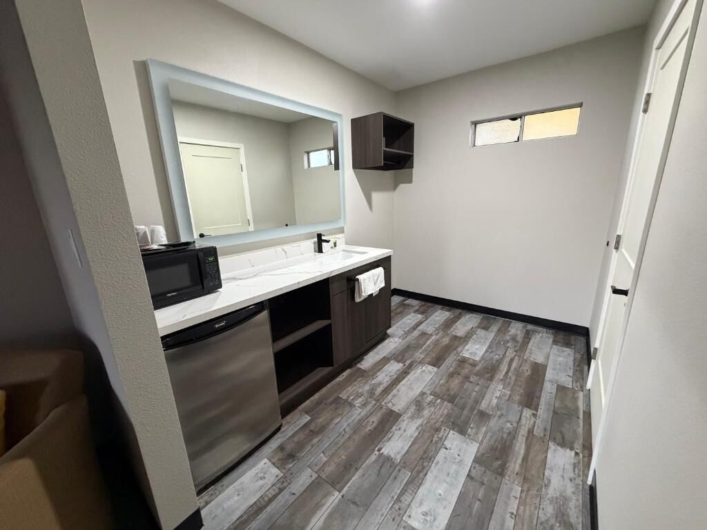 Deluxe Single Room | Private kitchen | Coffee/tea maker