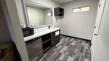 Deluxe Single Room | Private kitchen | Coffee/tea maker