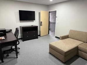 Family Quadruple Room | Living area