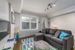 Living area - Spacious 2 BDRM Suite-steps to park and transit! (North Vancouver)