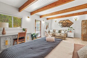 Room - 2 Primary, 2 Queen suite in heart of Boise. 1 Primary on main floor. 3 full bath (Boise)