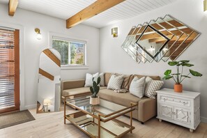 Living area - 2 Primary, 2 Queen suite in heart of Boise. 1 Primary on main floor. 3 full bath (Boise)