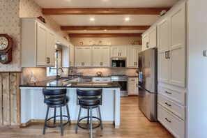 Private kitchen - Peaceful mountain retreat near Bass lake and Yosemite (Oakhurst)